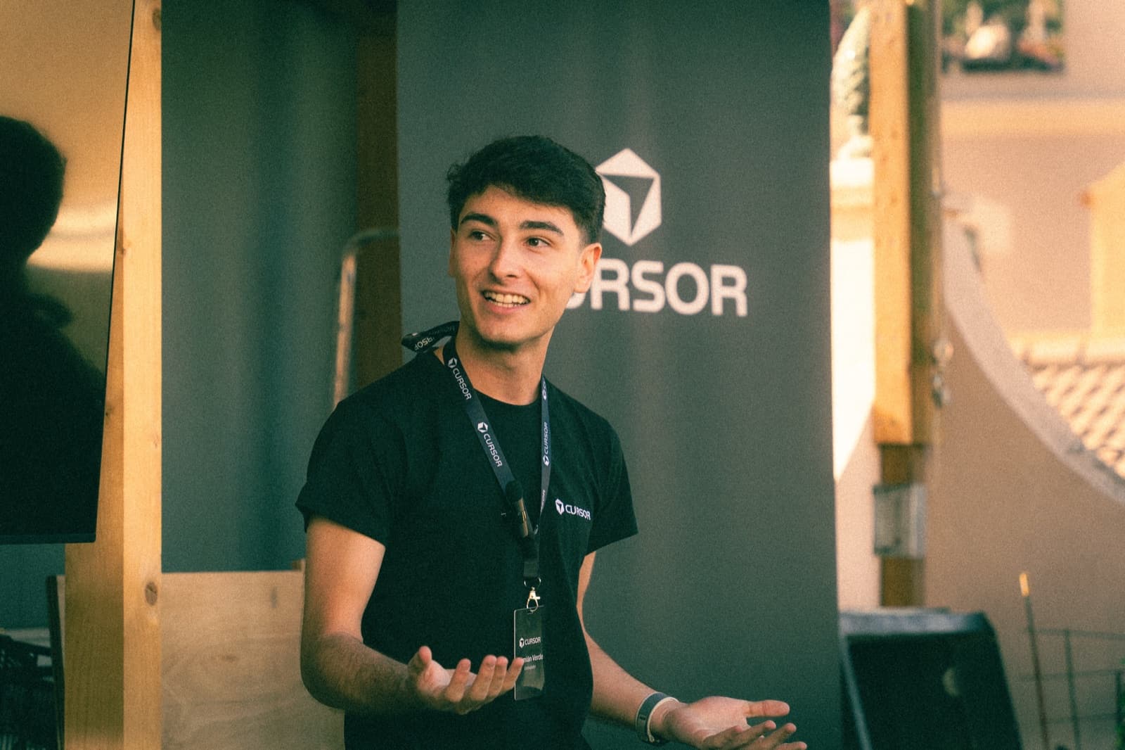 Damián Verde speaking at a Cursor community event in Málaga